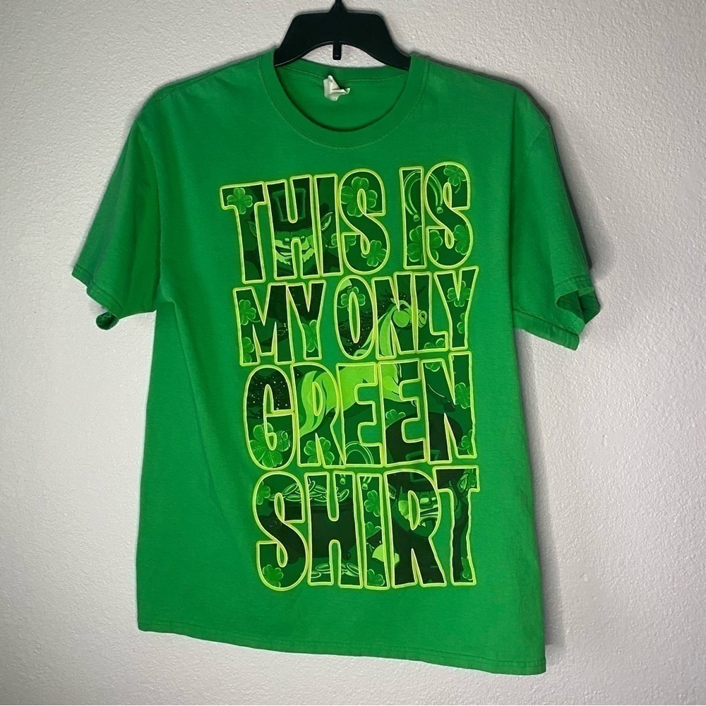 Vintage fruit of the loom shirt "this is my only green shirt"
In good condition